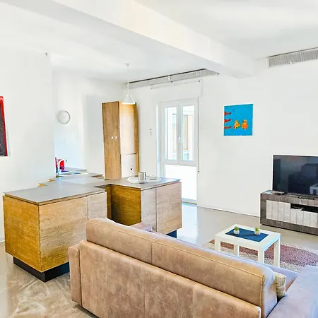 A 150m Dal Lago! Centralissimo A Desenzano Con Balcone Apartment Desenzano del Garda